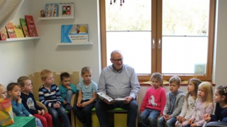 Weißt Du, wo die Baumkinder sind – Peter Enders liest in der Rotter KITA